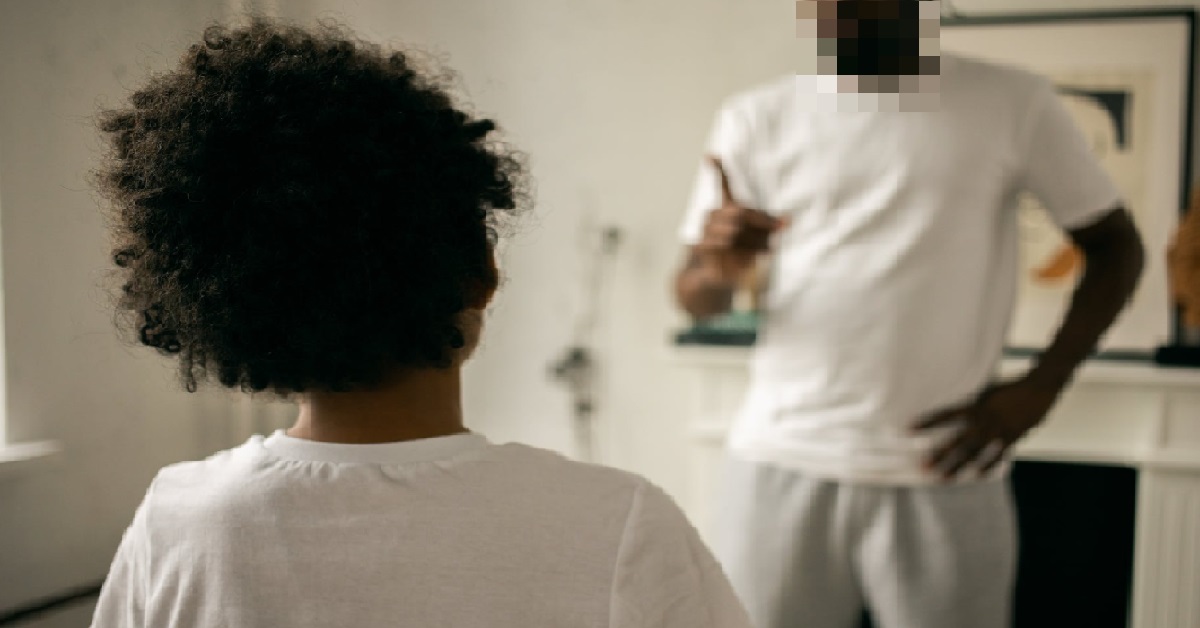 GUY TRAUMATISE BY DAD AS A KID, NOW STILL FLINCHES WHEN HE SEES BELTS