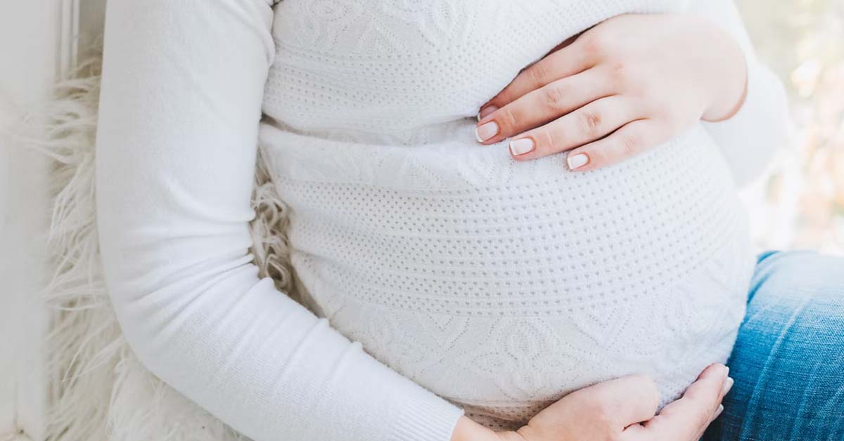‘GENIUS’ FRIEND THINKS THAT BABY IN PREGNANT WOMAN IS NOT HERS