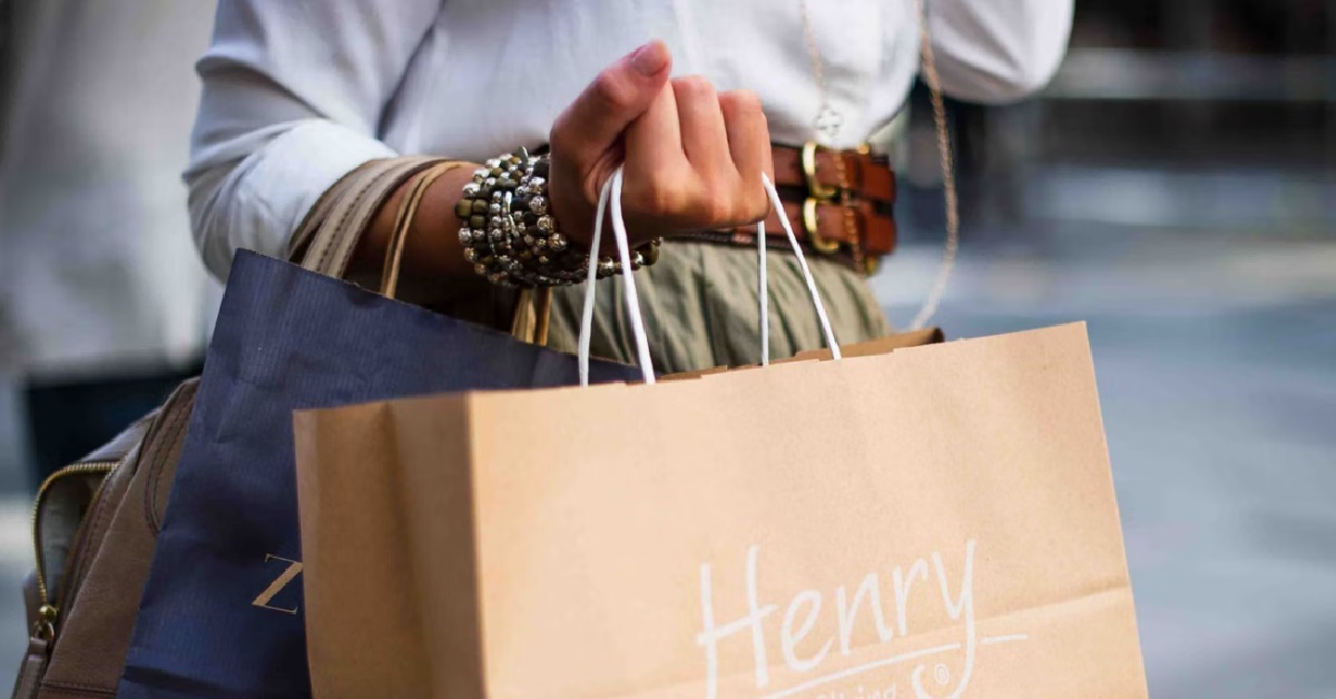 GIRL SICK OF WOMEN BEING LABELLED “GOLD DIGGERS”, SAYS IT’S DOUBLE STANDARDS BY SOCIETY