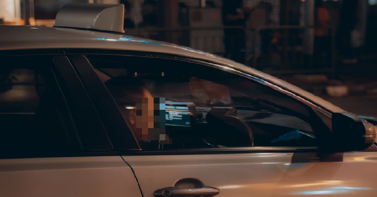 GIRL TIPPED GRAB DRIVER $30, DRIVER WAS SO TOUCHED THAT HE HUGGED HER