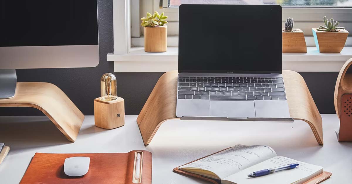 WIFE DISTURBS WFH HUSBAND EVERY 5 MINS UNTIL HE LOCKS DOOR, QUARRELS