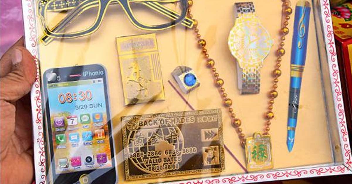 GF ASK BF TO BUY IPHONE FOR VALENTINE, HE GAVE HER A SET TO BURN