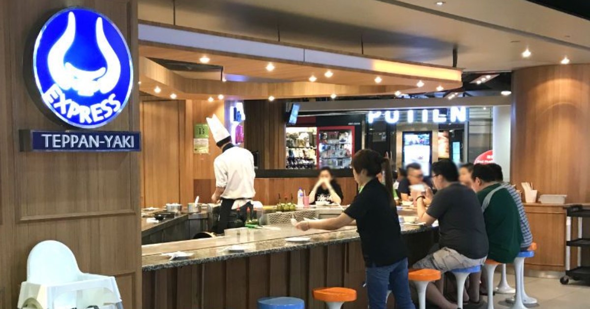 GUY CLAIMS 7 PAX SHARING FOOD IS FOLLOWING RULES, LASHES AT STORE ASST