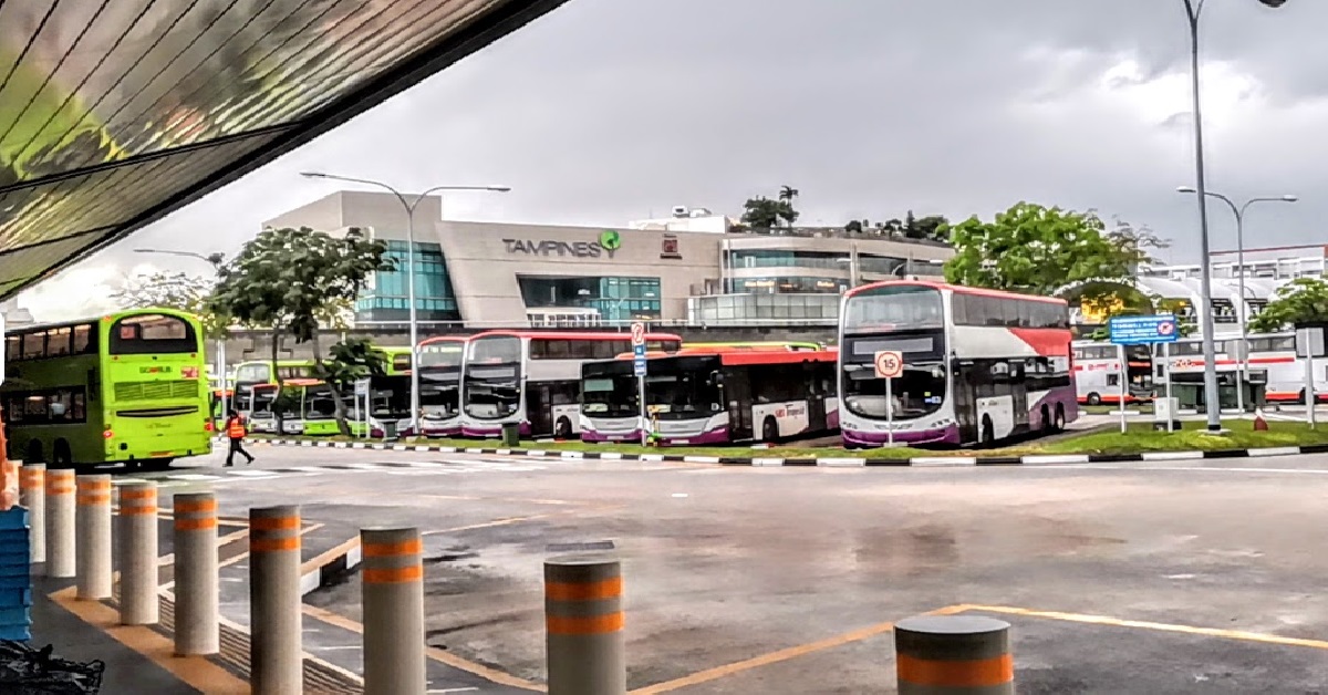 WOMAN PULLS DOWN MASK TO EAT IN BUS, TELL DRIVER “SHUDDUP LAH YOU!”