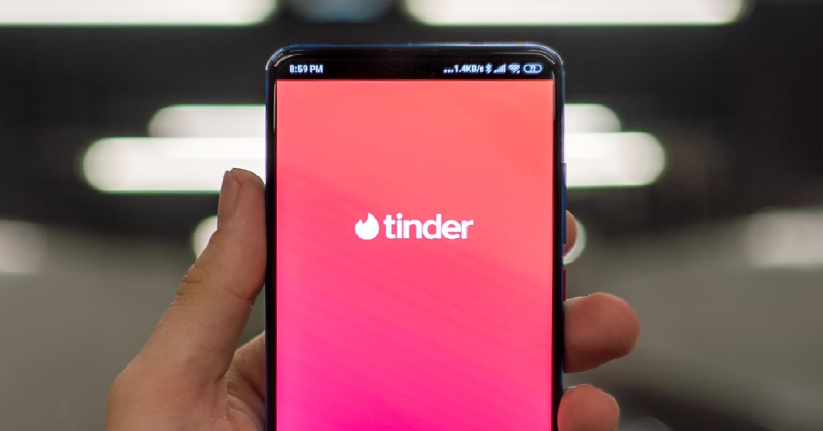 GIRL ON TINDER DATE WITH GUY WHO KEPT BRAGGING ABOUT HIS WEALTH