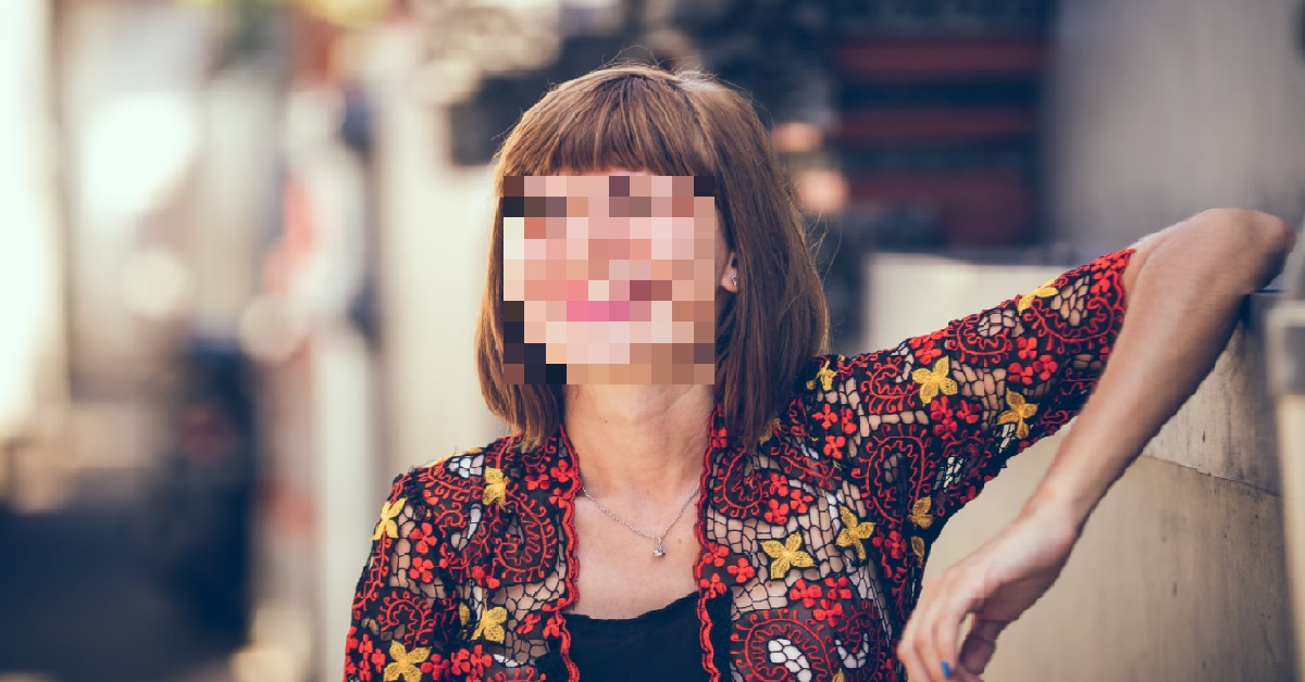 27 Y.O GUY KEEPS GETTING TOUCHED BY 51 Y.O WOMAN WHO LIKES HIM