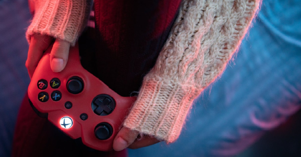 GAMER GIRL ALLEGEDLY HARASSED BY CREEP WHO SAYS HE KNOWS WHERE SHE LIVES