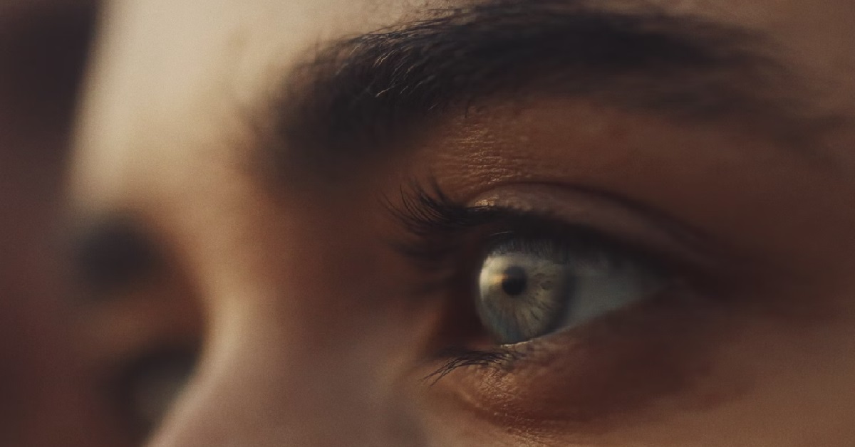 GUY ASKED GIRL IF SHE HAS ADHD BECAUSE SHE NEVER MAINTAIN EYE CONTACT