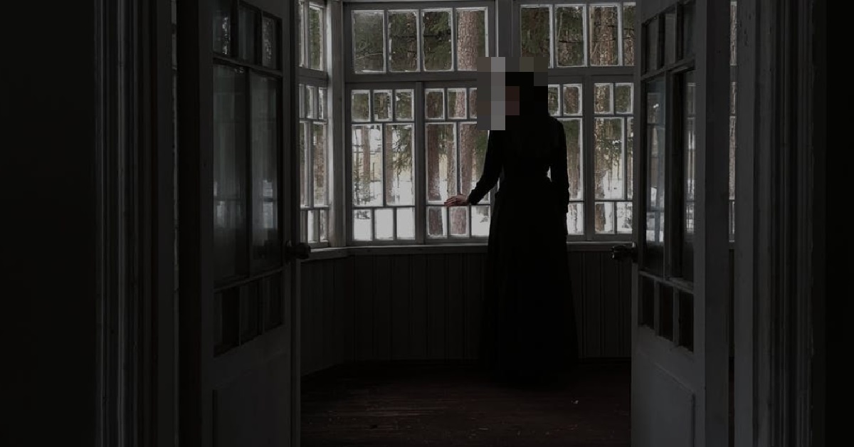 GIRL’S DEAD GRANDMA CAME BACK TO VISIT HER WHILE SHE’S POOPING