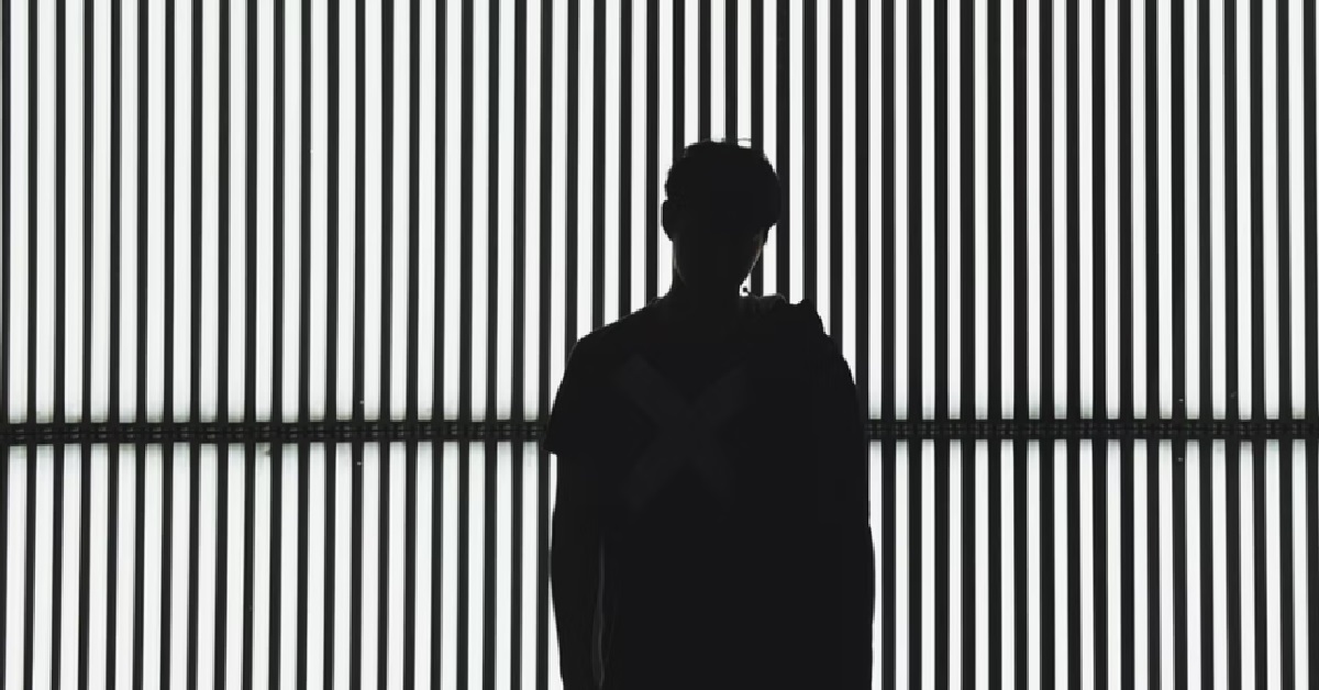 WOMAN’S BF DOESN’T REPLY HER, SEES THE WORLD AS BLACK & WHITE