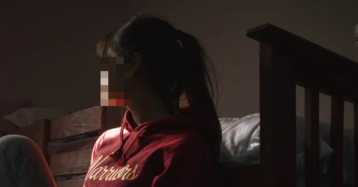 GIRL REALIZES THAT HER SOCIAL CIRCLE SHRINKS AS SHE GETS OLDER