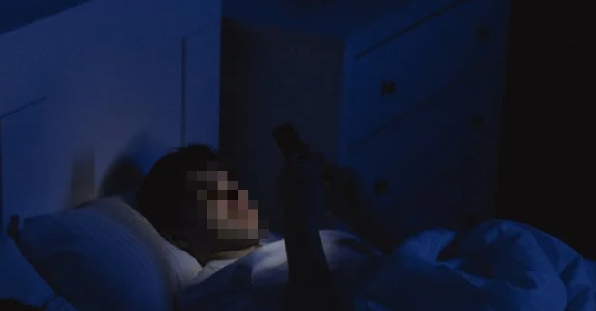 KIDS LIVING BELOW PRETENDS TO BE GHOST HAUNTING MAN LIVING ABOVE