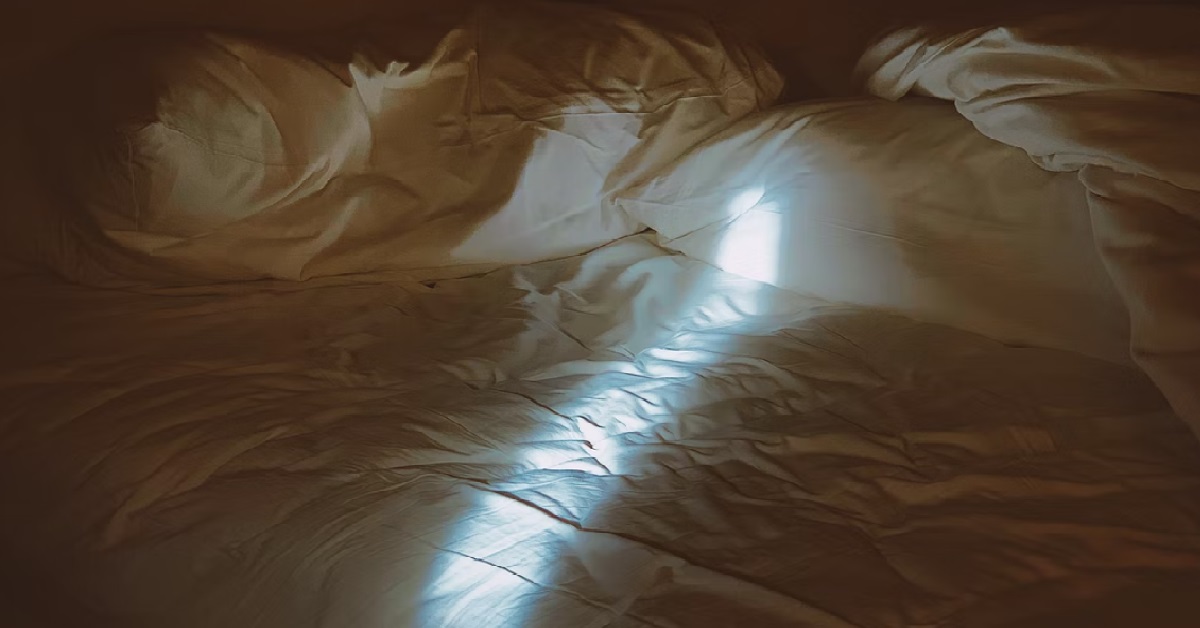 GUY SLEEPING AT GF’S HOUSE, HEARS HER PARENTS “DOING IT” FOR 3 HOURS
