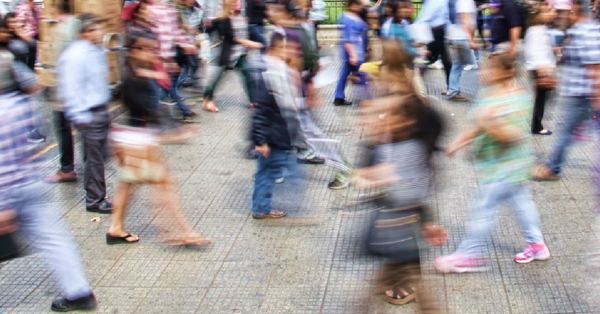 NETIZEN SAYS S’POREANS WANT THINGS FAST, WORK FEW MONTHS WANT PROMOTION ALREADY