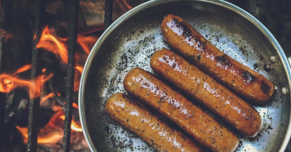 GF TELLS BF TO HAVE “TALKING PHASE” BUT GOES BEHIND HIS BACK TO FIND SAUSAGES