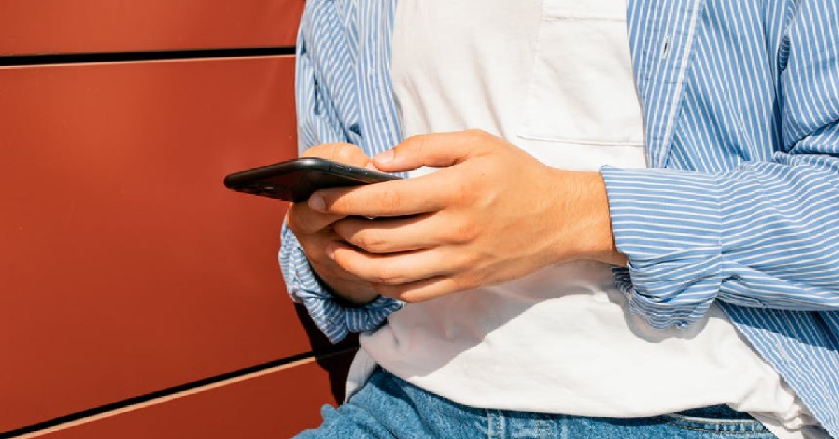 WOMAN REFUSED TO QUIT HER JOB, SO HUSBAND STARTED TALKING TO EX GF
