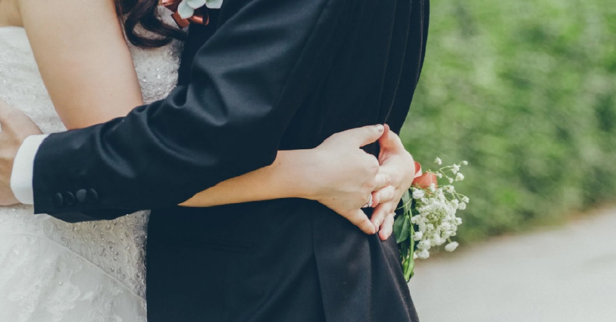 WOMAN’S FUTURE FATHER-IN-LAW WANTS TO CHECK IF SHE IS A VIRGIN BEFORE WEDDING