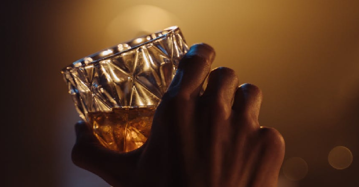 GUY BOUGHT BEST FRIEND A $300 BOTTLE OF WHISKEY, THEN GF GO OPEN