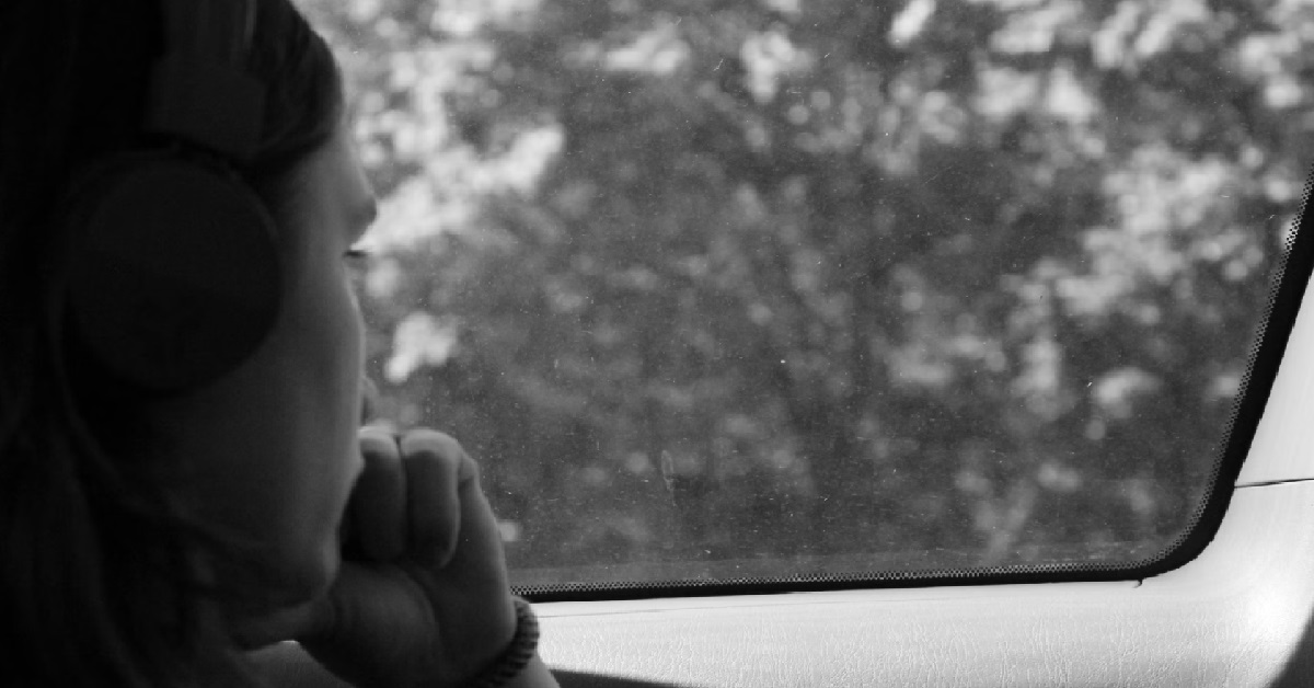 WOMAN CELEBRATING 32ND B’DAY BUT FEELS ALONE, NO FRIENDS TO CELEBRATE
