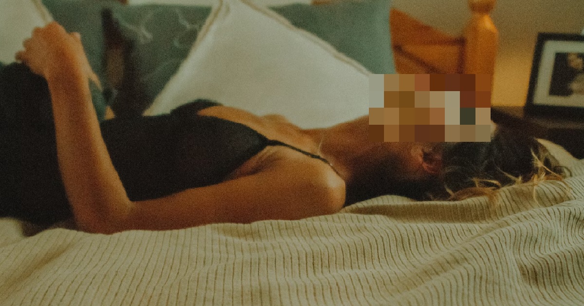 GUY’S GF AGGRESSIVELY PULLS HIM “DEEPER INSIDE” IN BED, ASKS IS IT CAUSE HE’S NOT “BIG” ENOUGH
