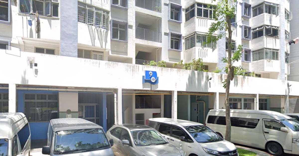 MAN SPRAY PAINT ON CCTV AND CUT  WIRES AT NORTH BRIDGE ROAD