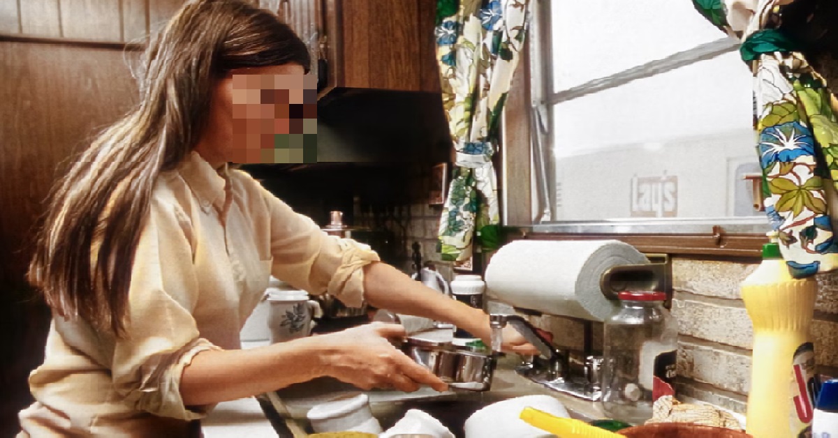WOMAN’S MOTHER ALWAYS COMES TO HER HOUSE AND BOSSES HER AROUND