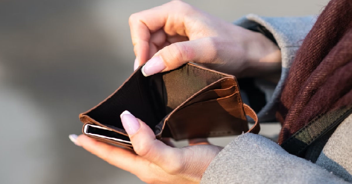 MILLIONAIRE SAYS PEOPLE ARE POOR BECAUSE THEY SPEND ON STUPID THINGS