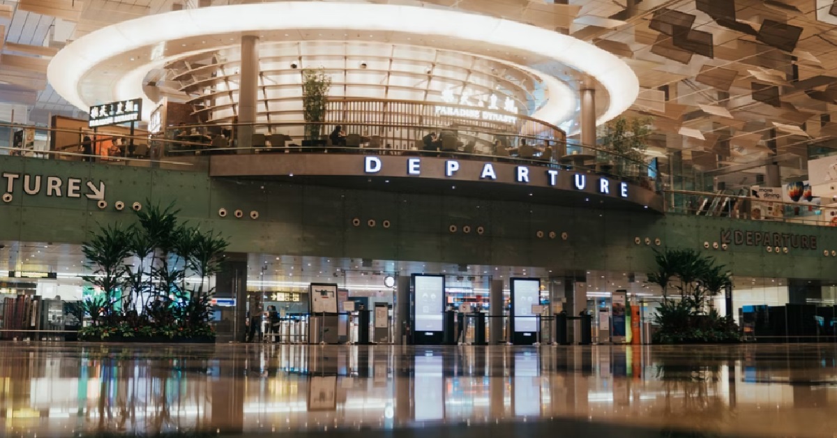 MAID DOESN’T WANT TO GO OVERSEAS WITH EMPLOYERS, SCARED OF “CONSEQUENCES”