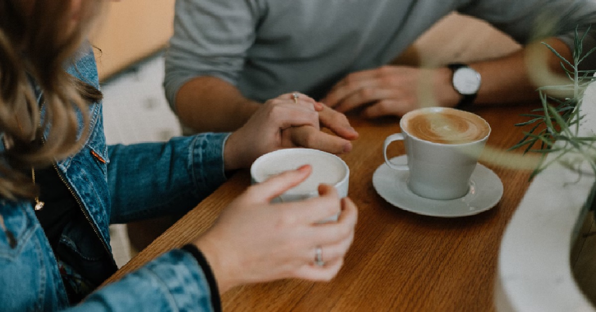 24 Y.O GUY DATING 37 Y.O WOMAN, WHO USED TO BE HIS TUTOR WHEN HE WAS IN P5