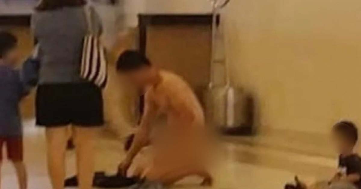 MAN STRIPS AND KNEELS DOWN AT GENTING HIGHLANDS AFTER MENTAL BREAKDOWN