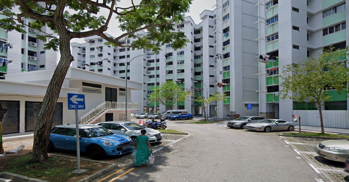 MAN SMASHES CAR WITH WOODEN PLANK, SHATTERS WINDOW WITH DRIVER INSIDE