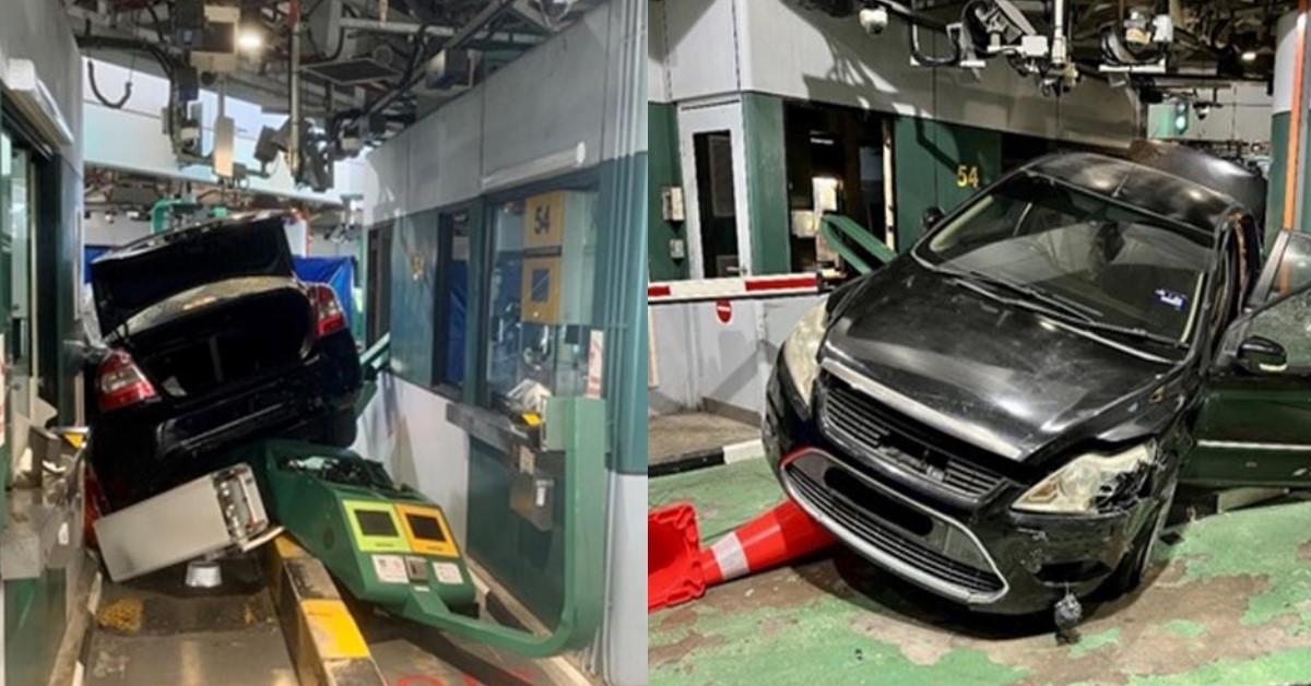 CAR CRASHES THROUGH MOTORCYCLE LANE @ TUAS CHECKPOINT TO EVADE ARREST