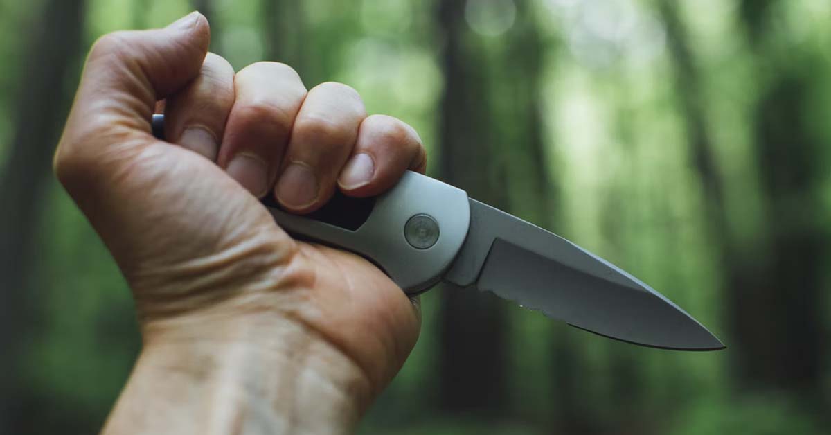MOTHER CALLS POLICE AFTER 14 Y.O SON SAYS HE WANT TO GO SCHOOL & CHOP PEOPLE