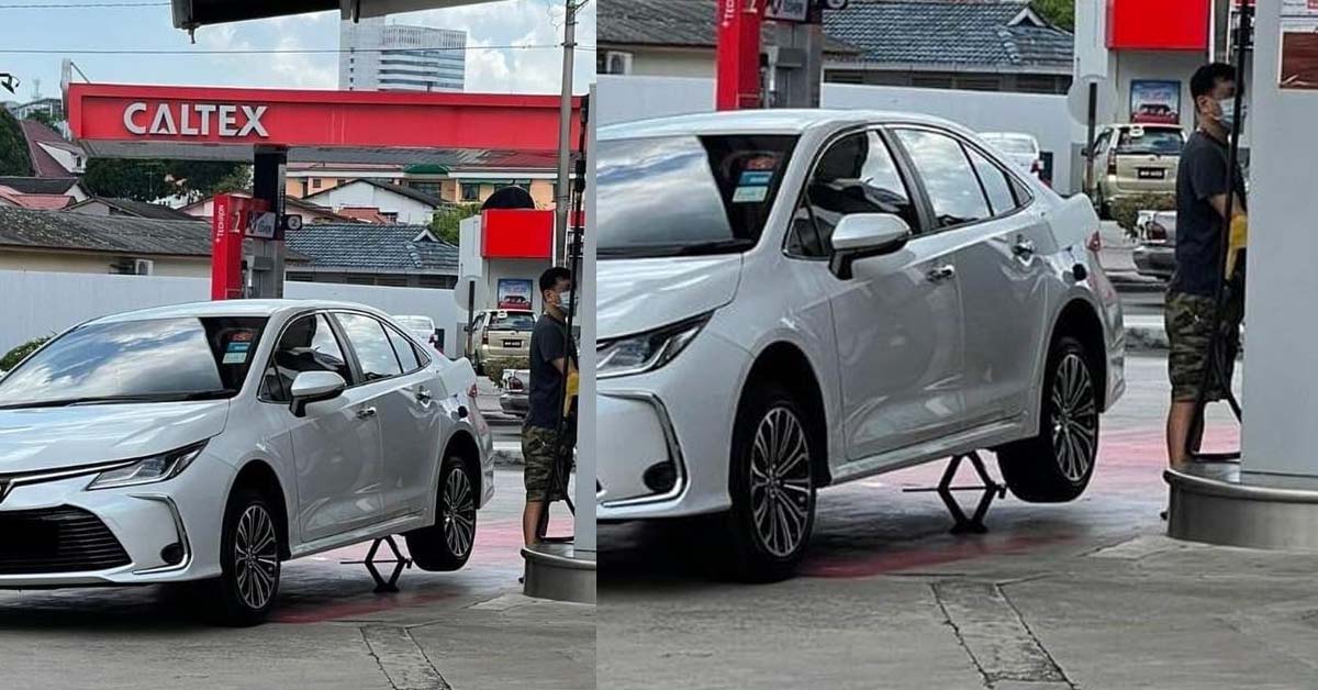 DRIVER JACKS UP CAR TO GET MAXIMUM PETROL IN JOHOR