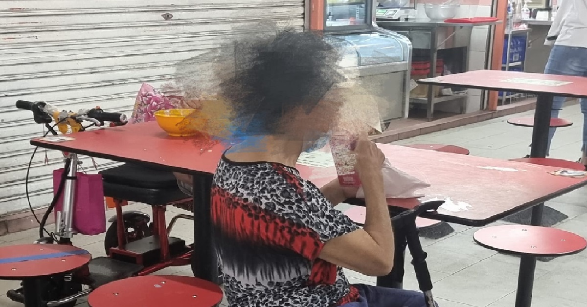 OLD WOMAN WITH DEMENTIA LOST HER WAY HOME, KIND FAMILY HELPED HER RETURN