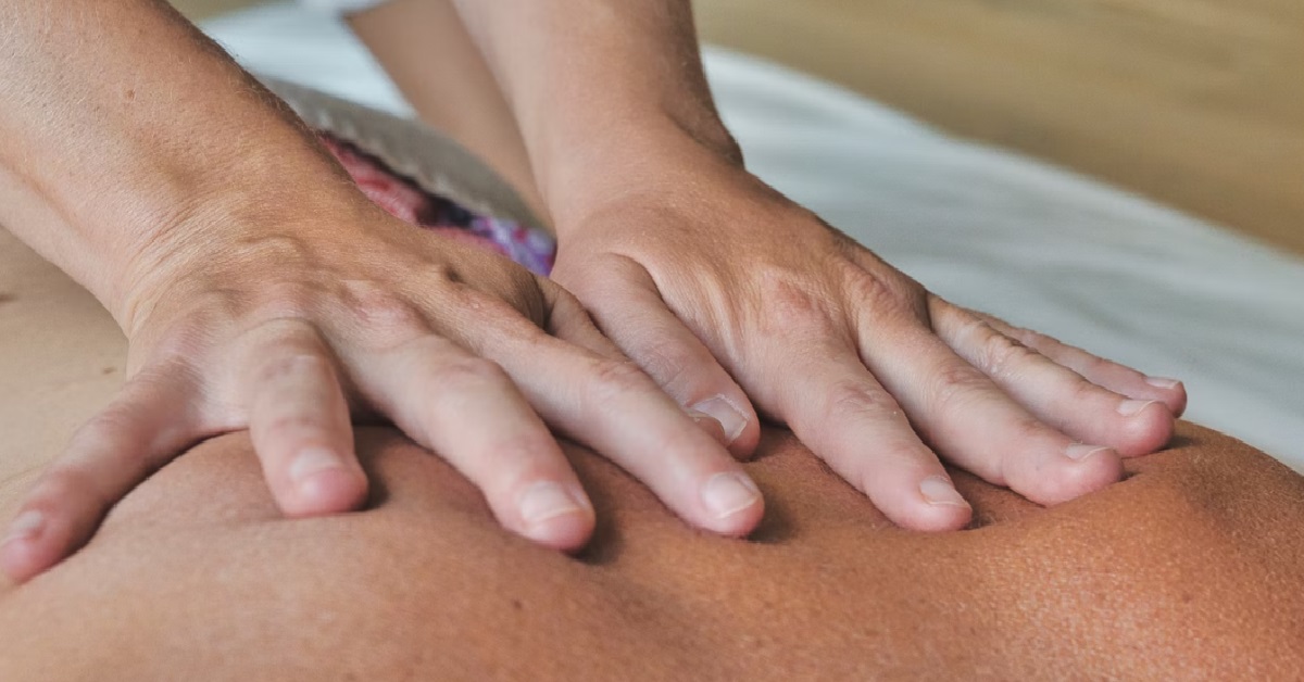 MAN FALL IN LOVE WITH VIETBU MASSAGE GIRL, PEW PEW ALREADY THEN GIVE HER $2K