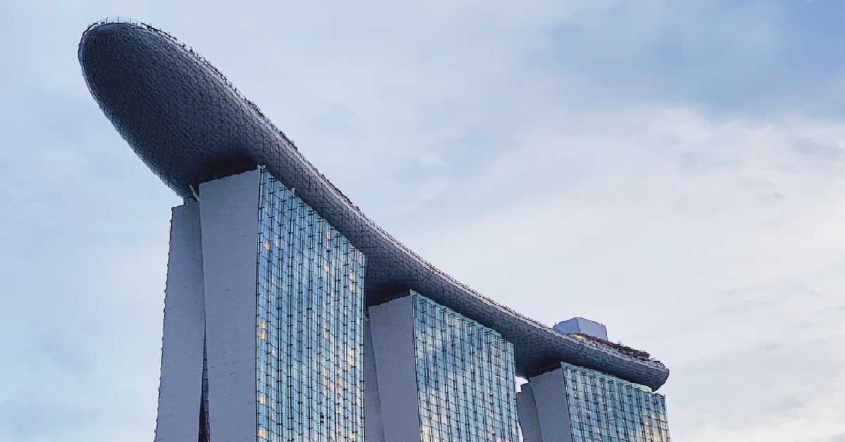 PRC MAN HOLDS WOMAN HOSTAGE @ MBS FOR 12 HRS, WANTS HER TO PAY HIS DEBTS