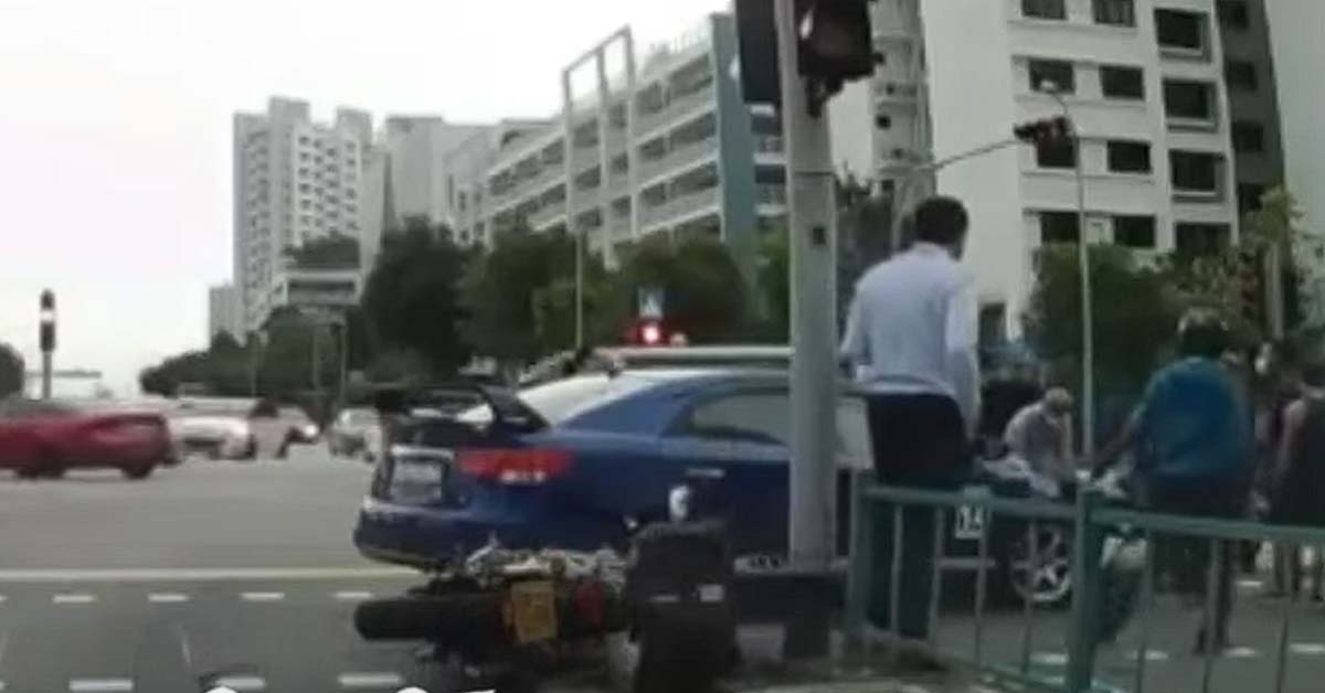 CAR TAKES ILLEGAL WIDE U-TURN AND CRASHES INTO MOTORBIKE @ PUNGGOL