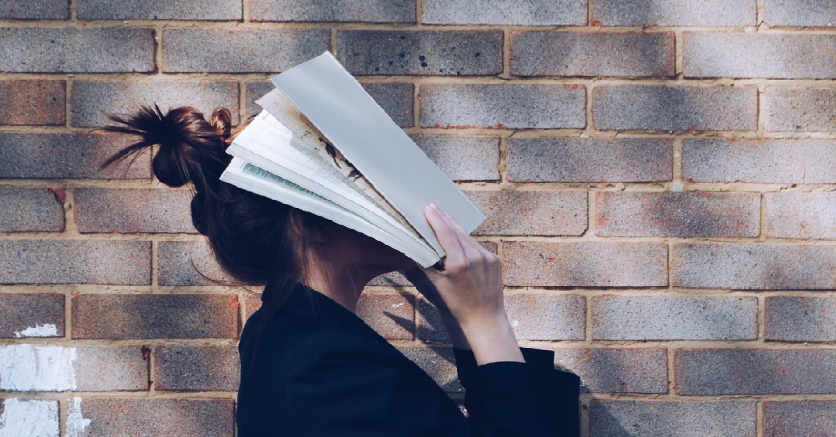 GIRL HAD TO CHOOSE A MORE “LUCRATIVE” DEGREE TO HELP FAMILY’S FINANCES