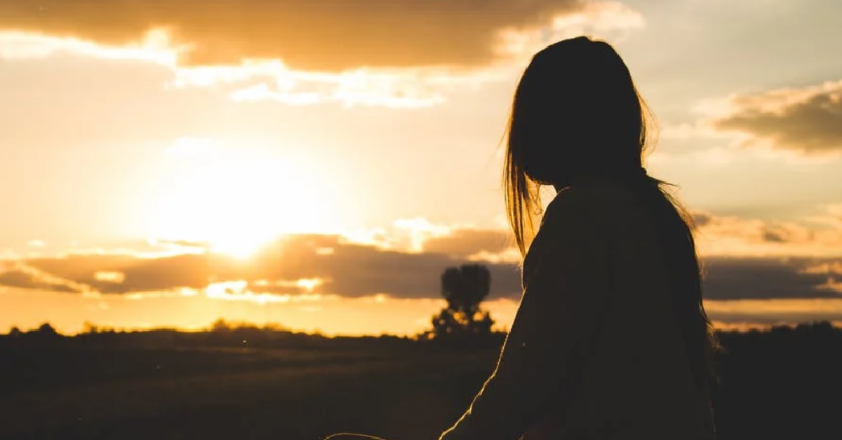 GIRL FEELS SAD BECAUSE NOBODY HAS CALLED HER PRETTY SINCE SHE GREW UP