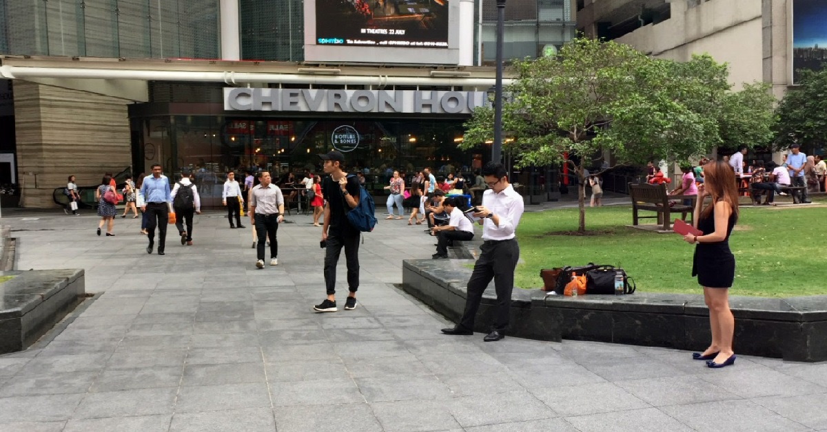 WHAT IS IT LIKE TO LIVE AS A RICH PERSON IN S’PORE – NETIZENS SHARE EXPERIENCES
