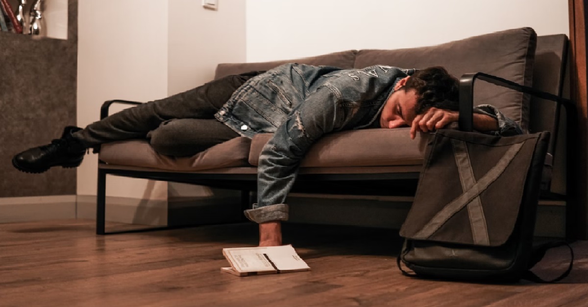 GUY FED UP WITH MORNING PEOPLE THINKING THEY ARE BETTER THAN NIGHT OWLS