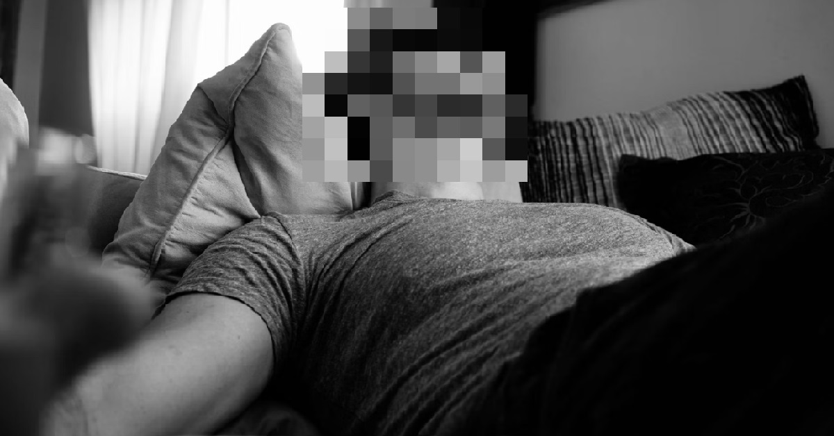 GIRL SICK OF SMELLING HER BOYFRIEND’S FARTS ALL DAY, EVERY DAY