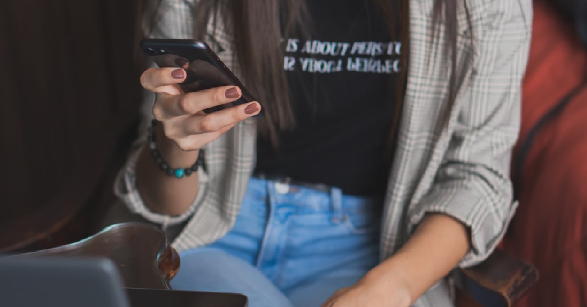 GUY FOUND MESSAGES OF CHEATING FIANCEE TELLING LOVER WHAT THEY WOULD DO TO EACH OTHER