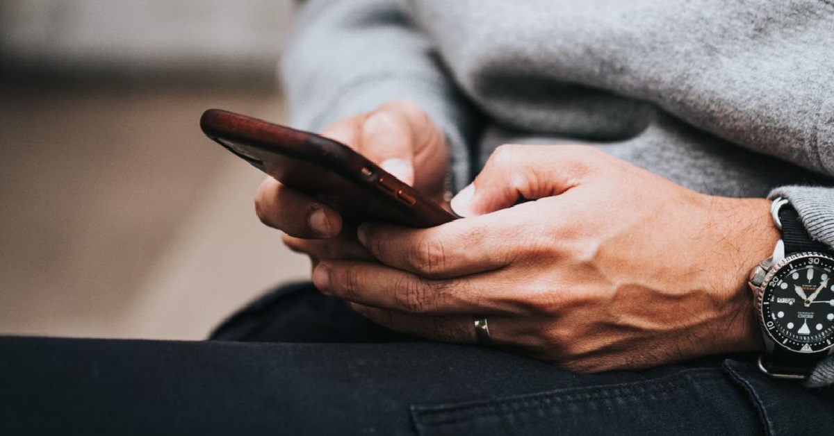 GUY CHATTING WITH GIRL THAT HE JUST MET, FEW HOURS ONLY WANT TO HAVE HIS KIDS ALREADY