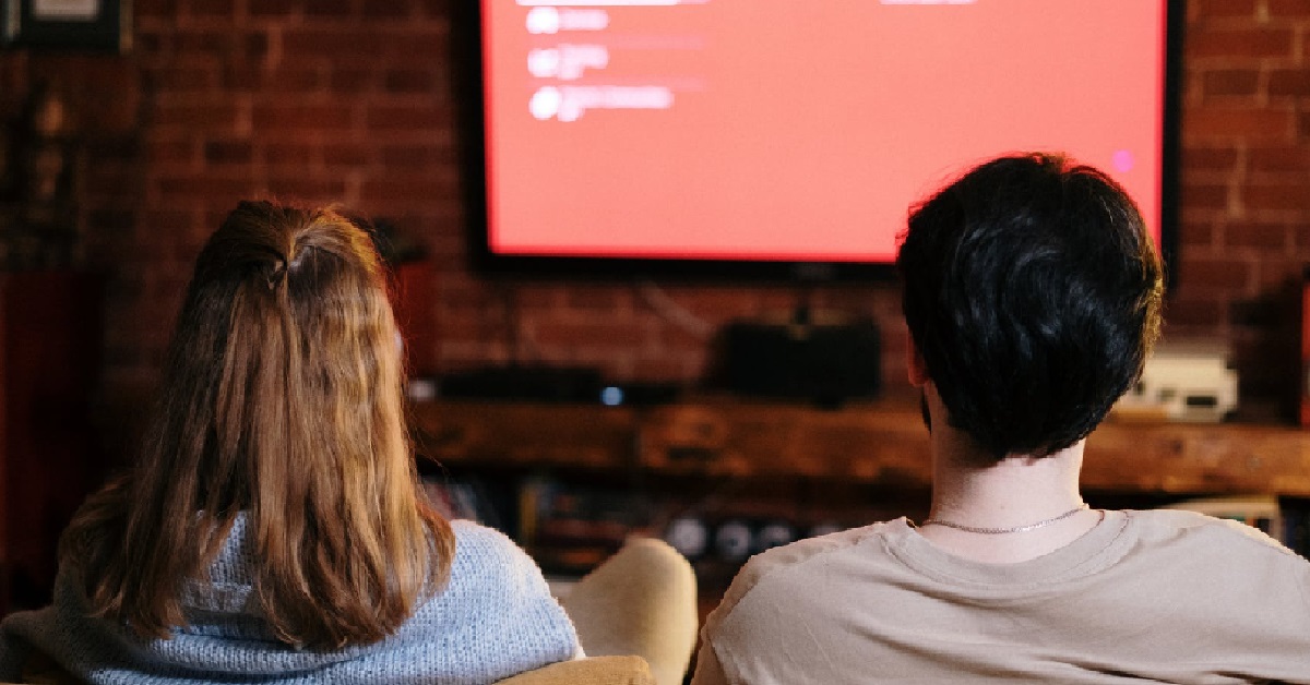 WIFE TOLD HUSBAND THAT SHE LIKES WOMEN, & HE PRETENDS IT NEVER HAPPENED