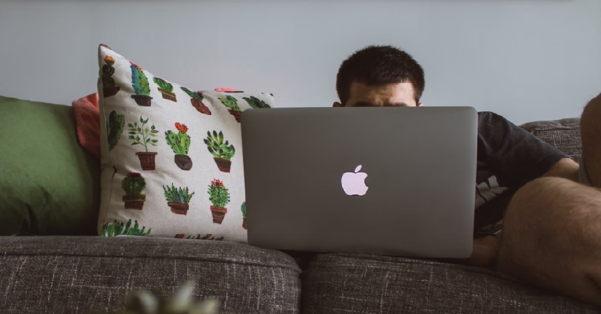 GF ACCUSED BF OF CHEATING AFTER SHE CAUGHT HIM WATCHING “VIDEOS” ONLINE