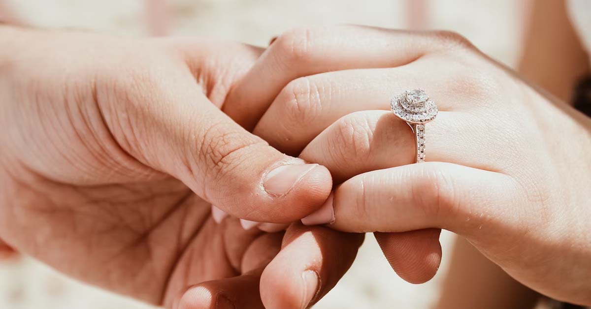 WOMAN SUING BROTHER BECAUSE HIS KIDS FLUSHED HER $30K ENGAGEMENT RING DOWN TOILET