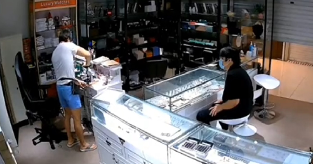 MAN TRIES TO SELL FAKE ROLEX FOR $19K, THOUGHT SHOP OWNER BORN YESTERDAY