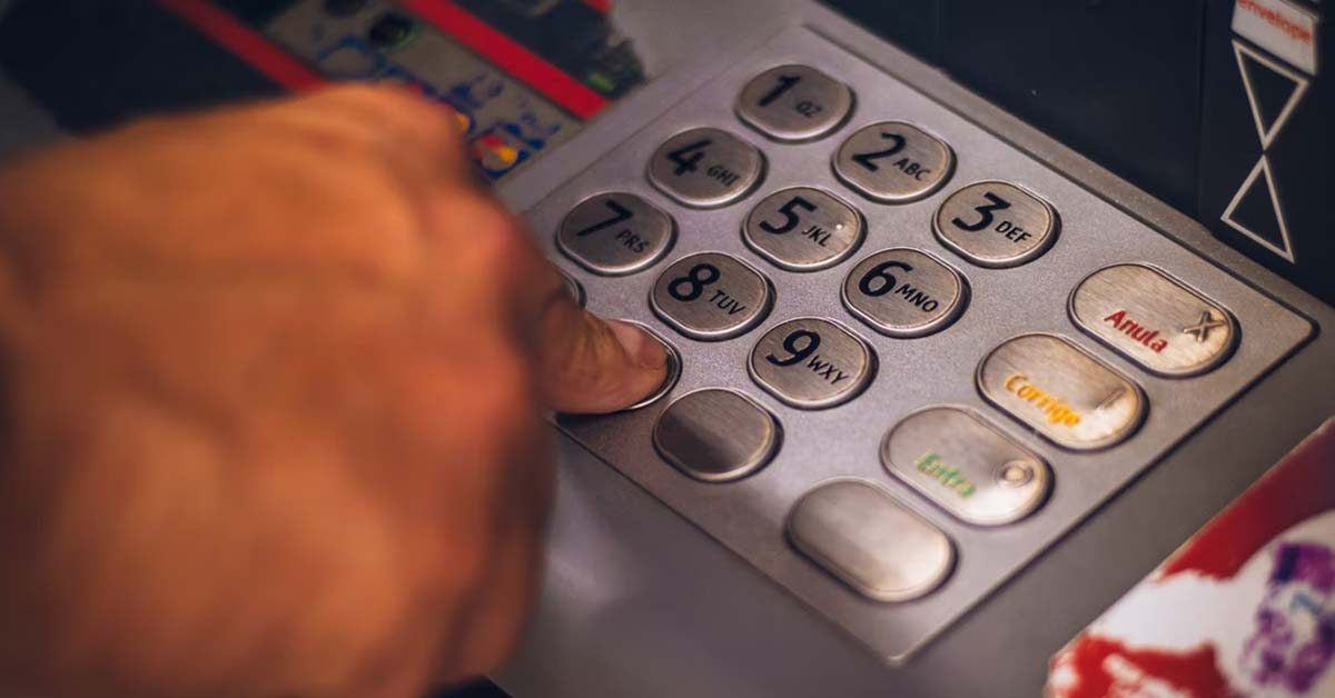 MAN DOUBTS AWARDS BANKS RECEIVED, RECEIVED HORRIBLE SERVICE